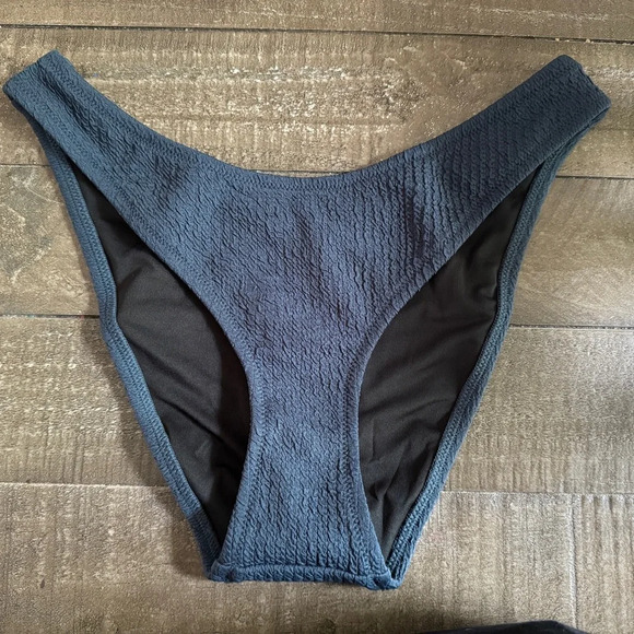 J.CREW NWT Textured curved-waist cheeky bikini bottom Navy Size Small - Picture 1 of 5